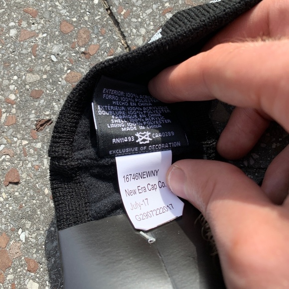 Supreme x New Era Reflective Black FW17 Headband - Picture 4 of 5